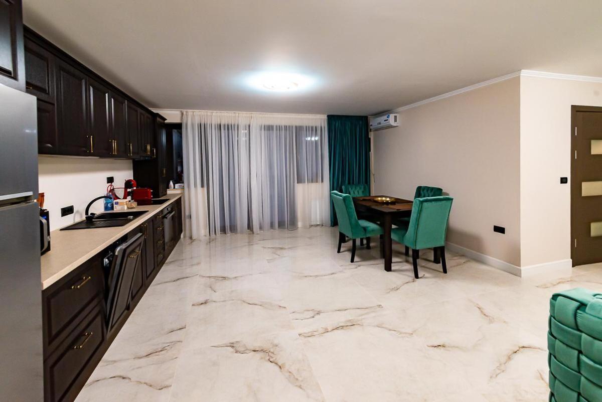 Moky Rezident 2 Apartment Arad Luaran gambar