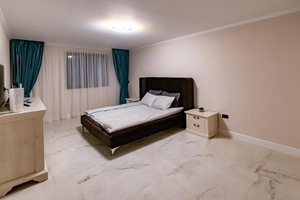 Moky Rezident 2 Apartment Arad Luaran gambar