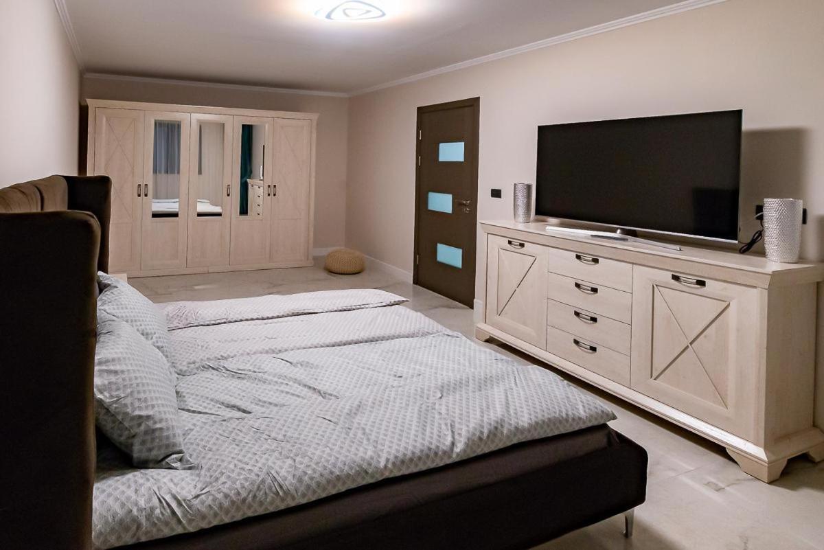 Moky Rezident 2 Apartment Arad Luaran gambar