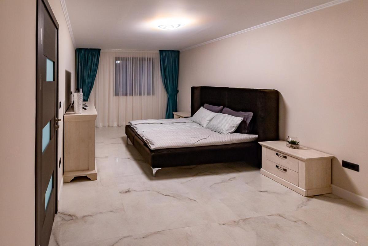 Moky Rezident 2 Apartment Arad Luaran gambar