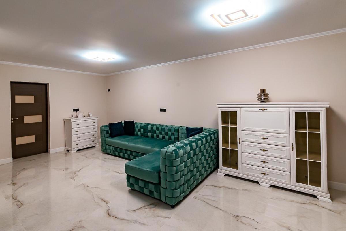 Moky Rezident 2 Apartment Arad Luaran gambar