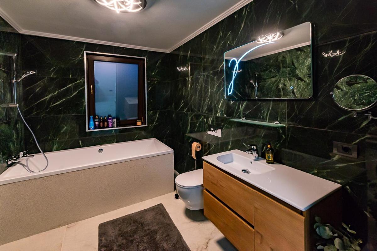 Moky Rezident 2 Apartment Arad Luaran gambar