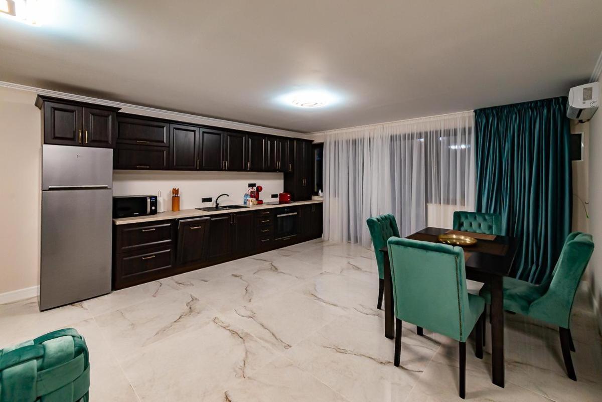 Moky Rezident 2 Apartment Arad Luaran gambar
